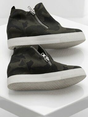Nordstrom Rack Steve Madden Camo Ankle Wedge w/dual zipper size 9M